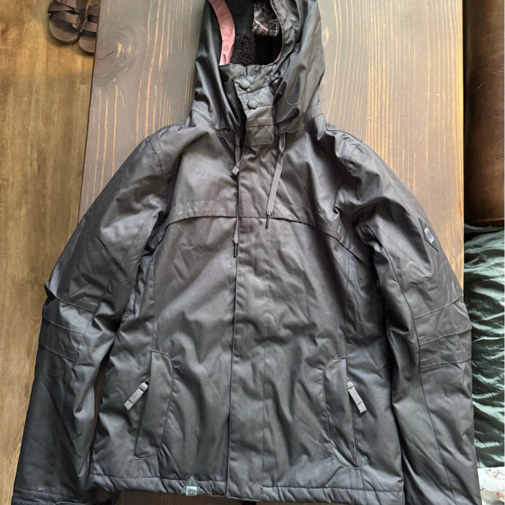 686 Women’s Black Insulated Snowboard Jacket Size small